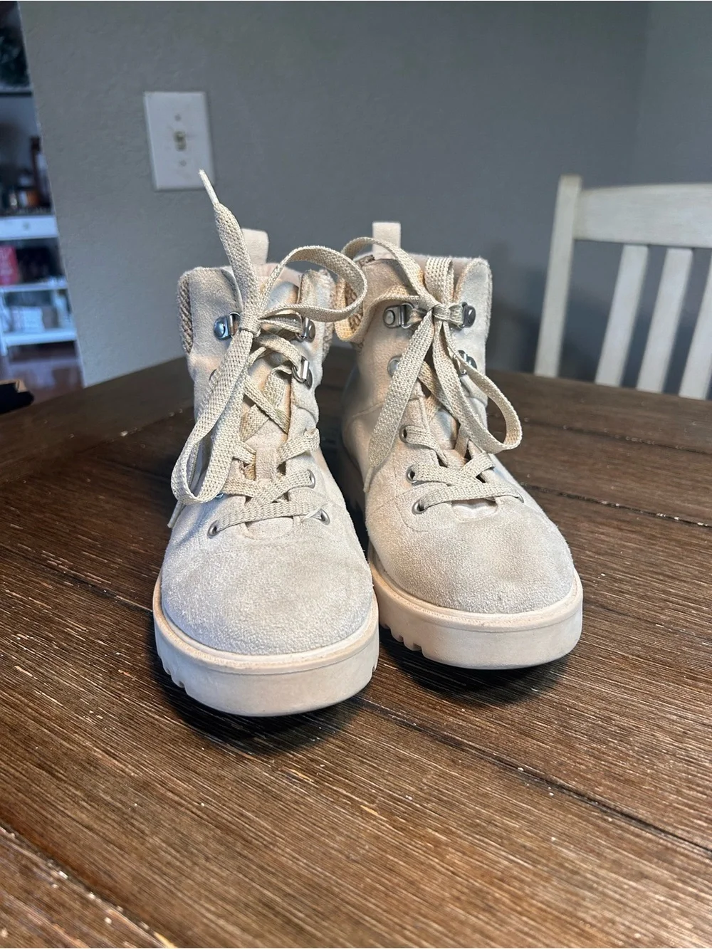 Crown Vintage cute cream